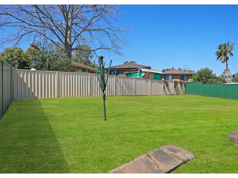 25 Fenton Cres, Minto NSW 2566