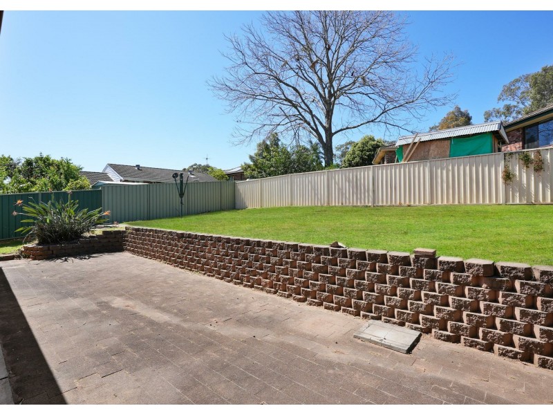 25 Fenton Cres, Minto NSW 2566