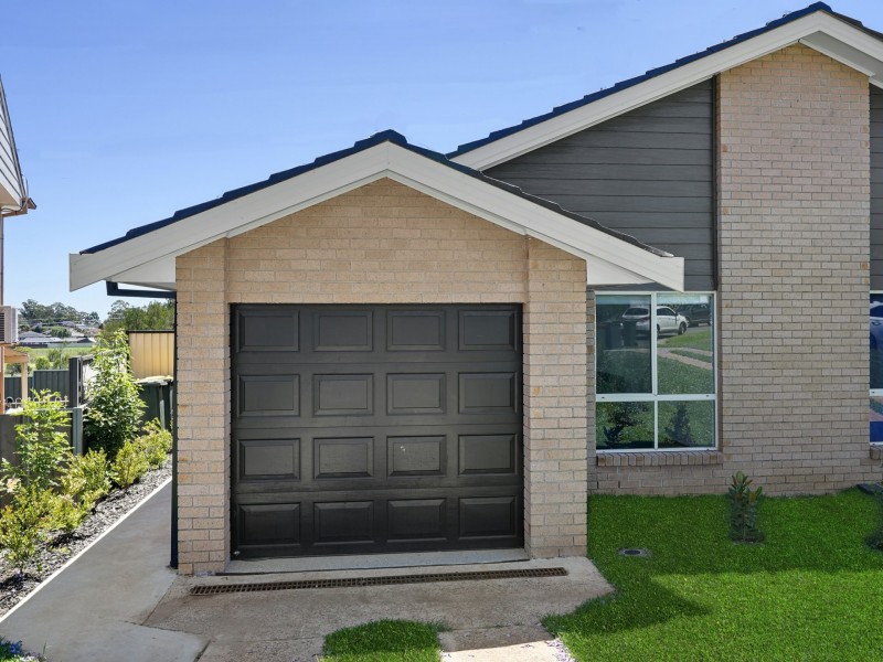 2/13 Porter Street, Minto NSW 2566