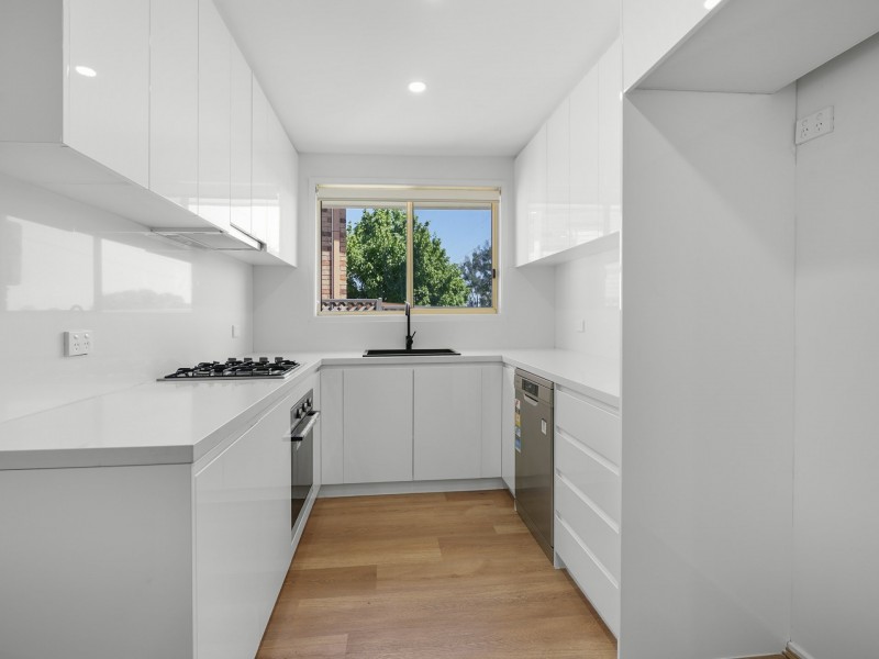 2/13 Porter Street, Minto NSW 2566