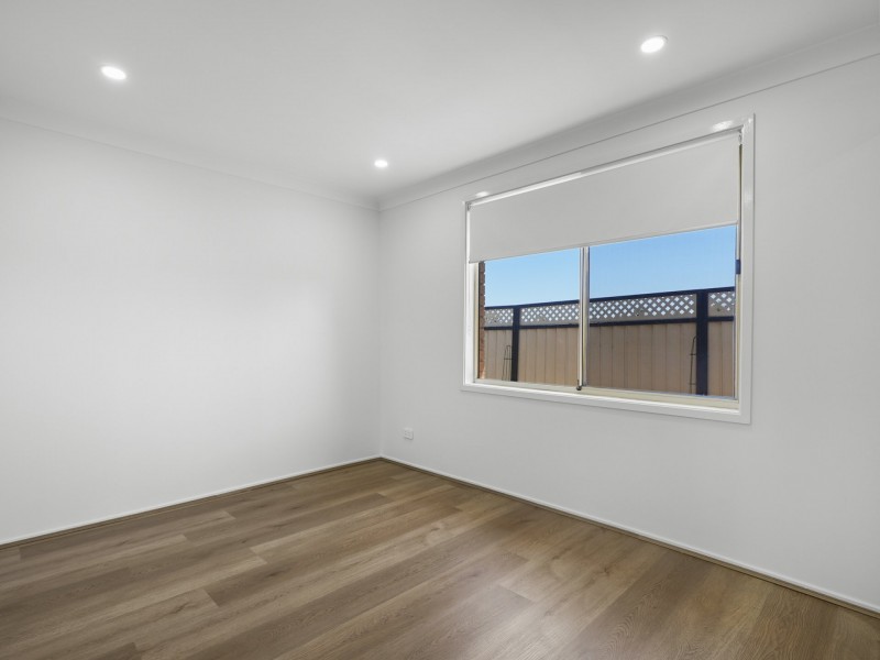 2/13 Porter Street, Minto NSW 2566