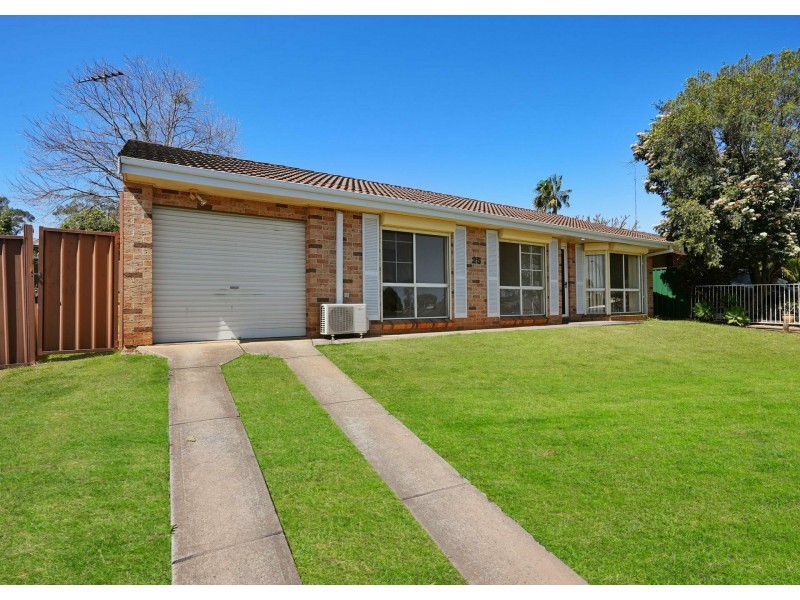 25 Fenton Crescent, Minto NSW 2566
