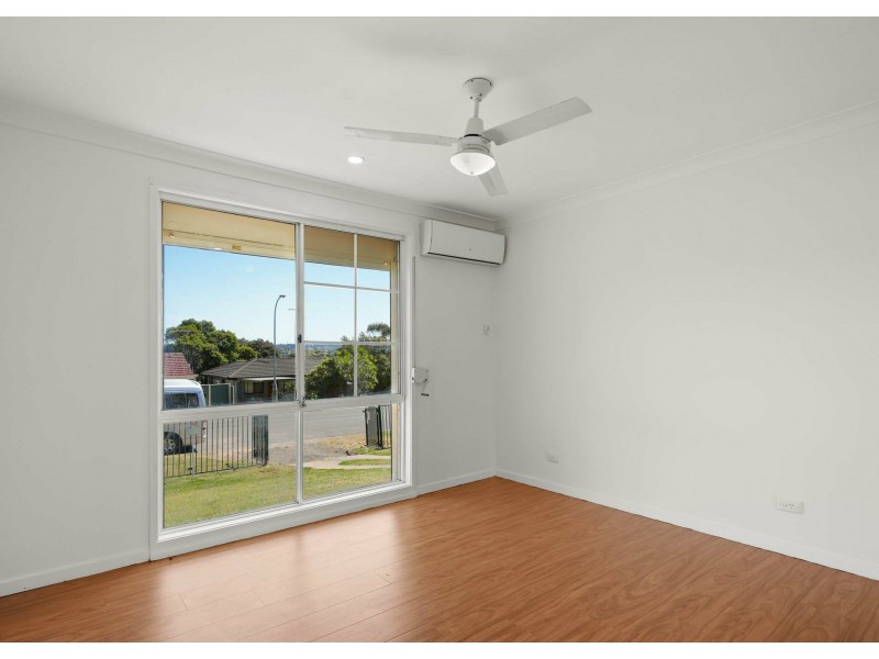 25 Fenton Crescent, Minto NSW 2566