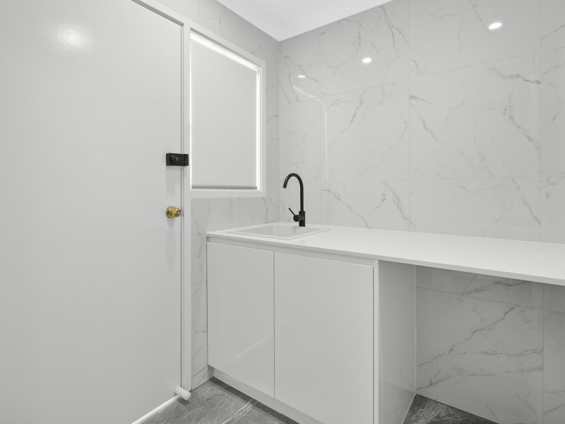 2/13 Porter Street,, Minto NSW 2566