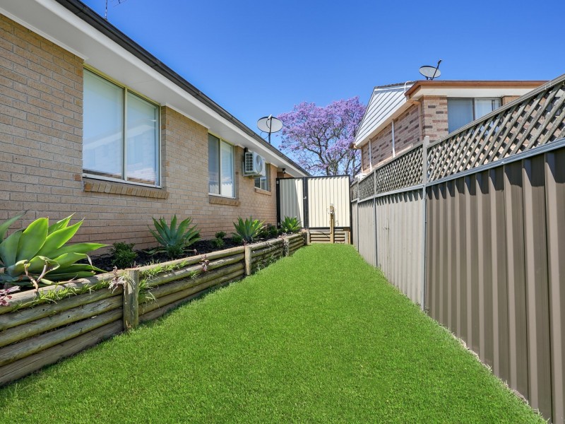 2/13 Porter Street,, Minto NSW 2566