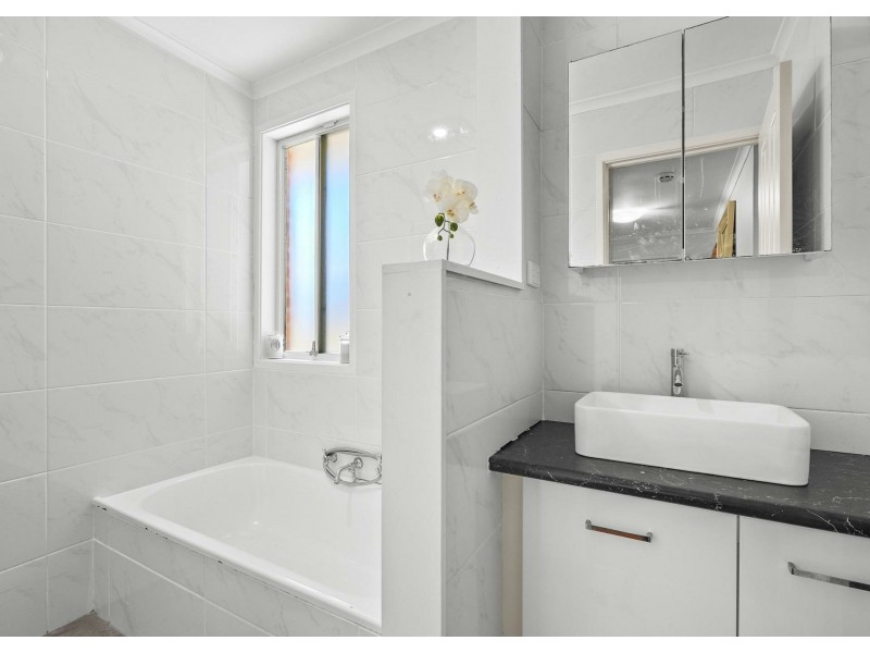 24 Mclaren Place, Ingleburn NSW 2565