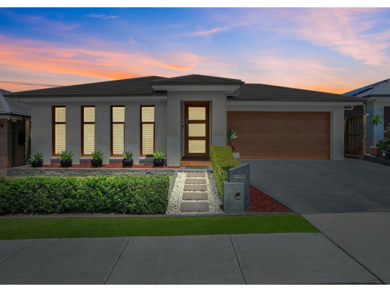 32 Dowie Drive, Claymore NSW 2559