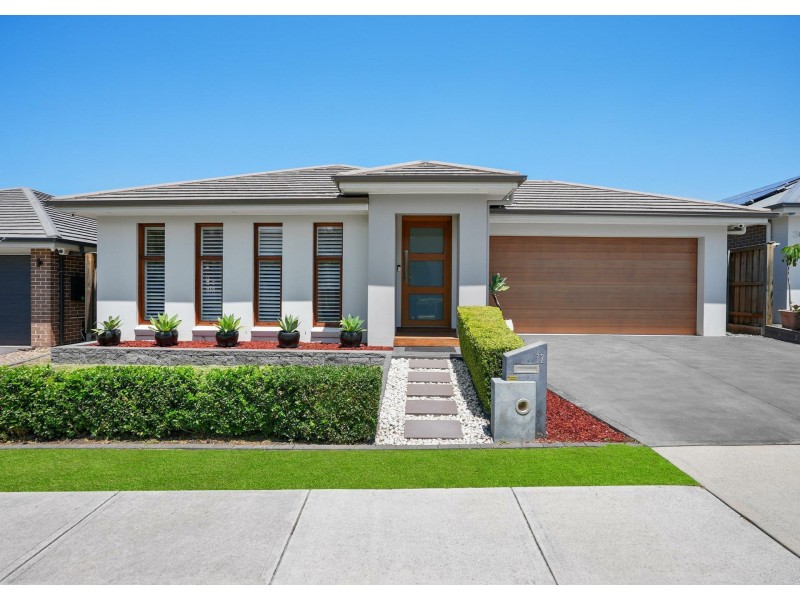 32 Dowie Drive, Claymore NSW 2559