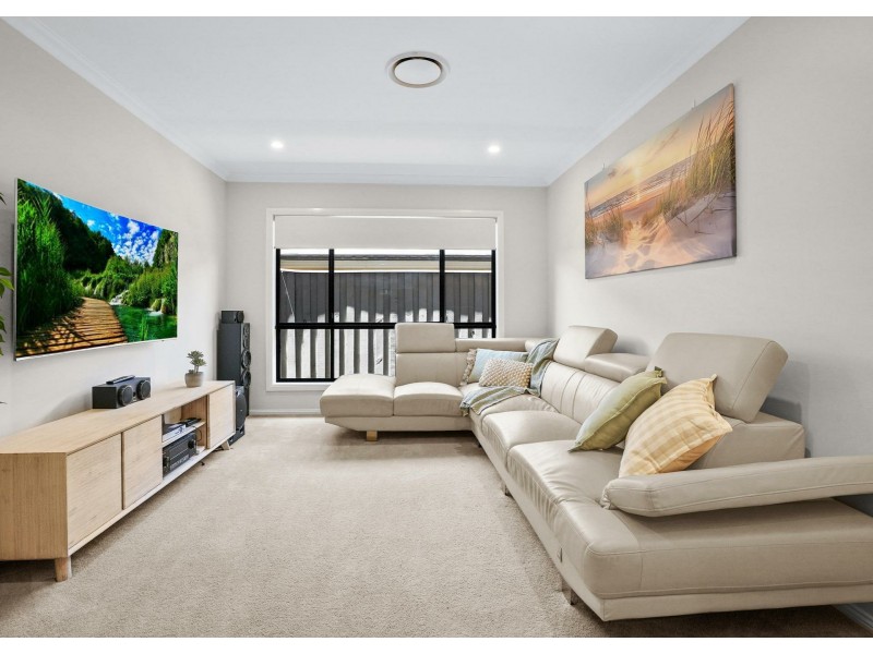 32 Dowie Drive, Claymore NSW 2559