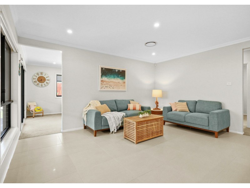 32 Dowie Drive, Claymore NSW 2559