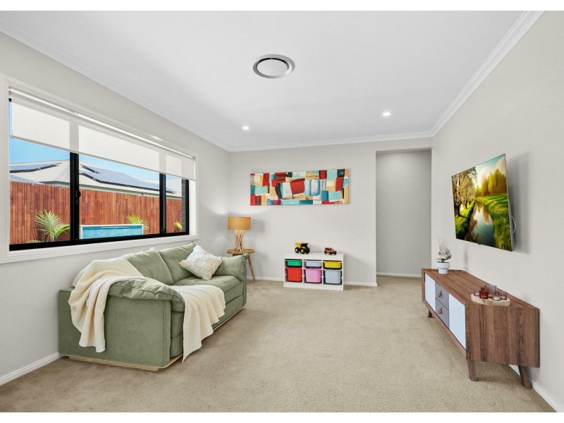 32 Dowie Drive, Claymore NSW 2559