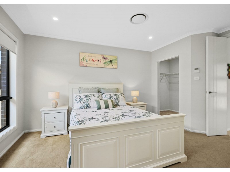 32 Dowie Drive, Claymore NSW 2559