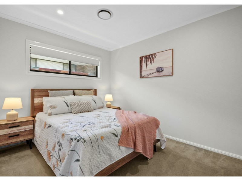 32 Dowie Drive, Claymore NSW 2559