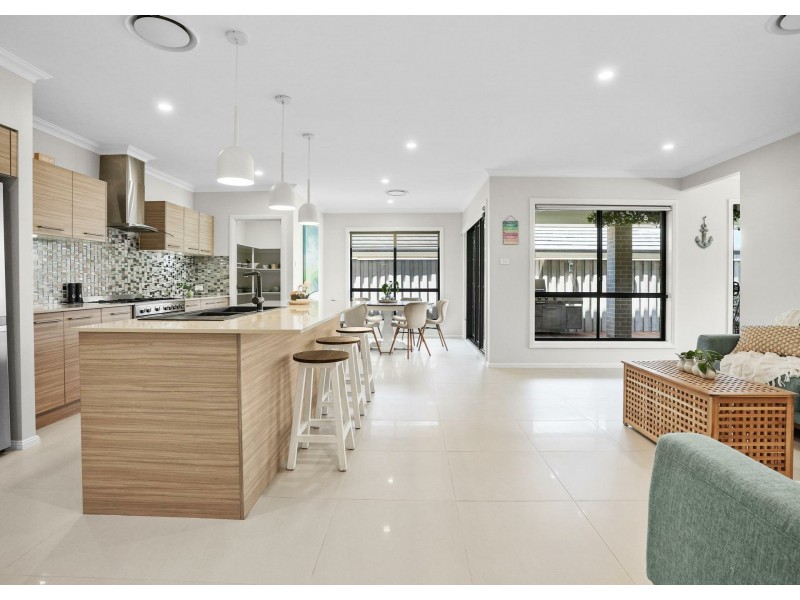 32 Dowie Drive, Claymore NSW 2559