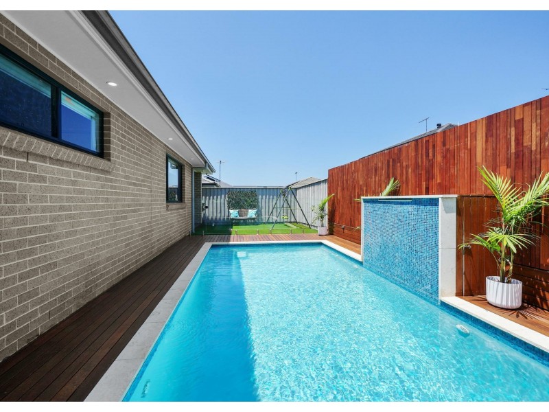 32 Dowie Drive, Claymore NSW 2559