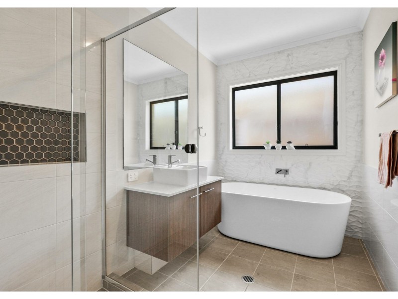 32 Dowie Drive, Claymore NSW 2559