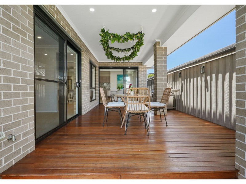 32 Dowie Drive, Claymore NSW 2559