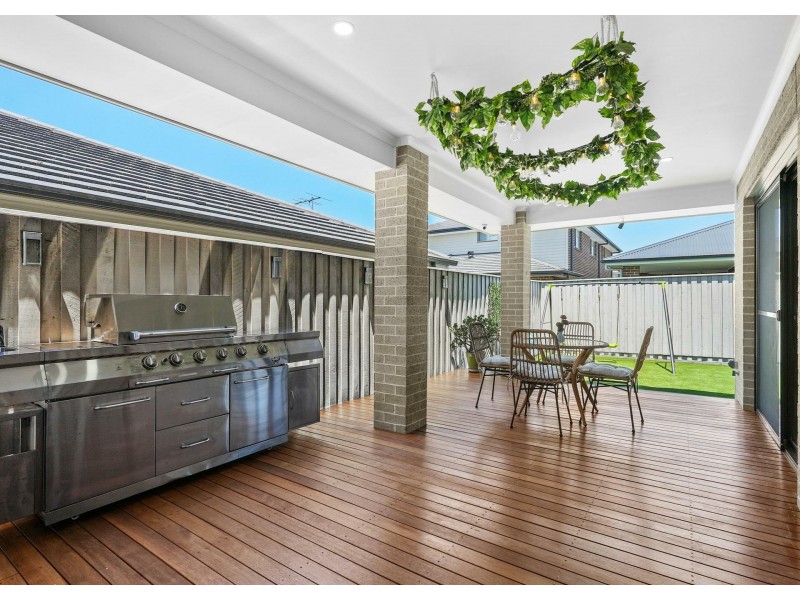 32 Dowie Drive, Claymore NSW 2559