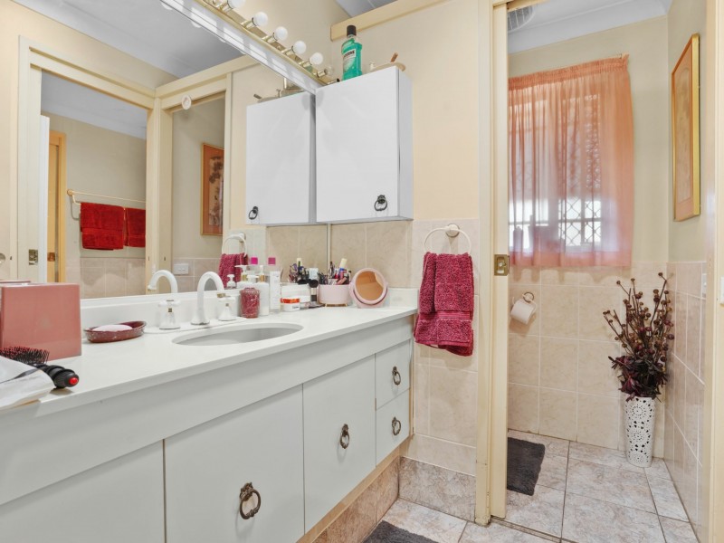 56 Queenscliff Drive, Woodbine NSW 2560