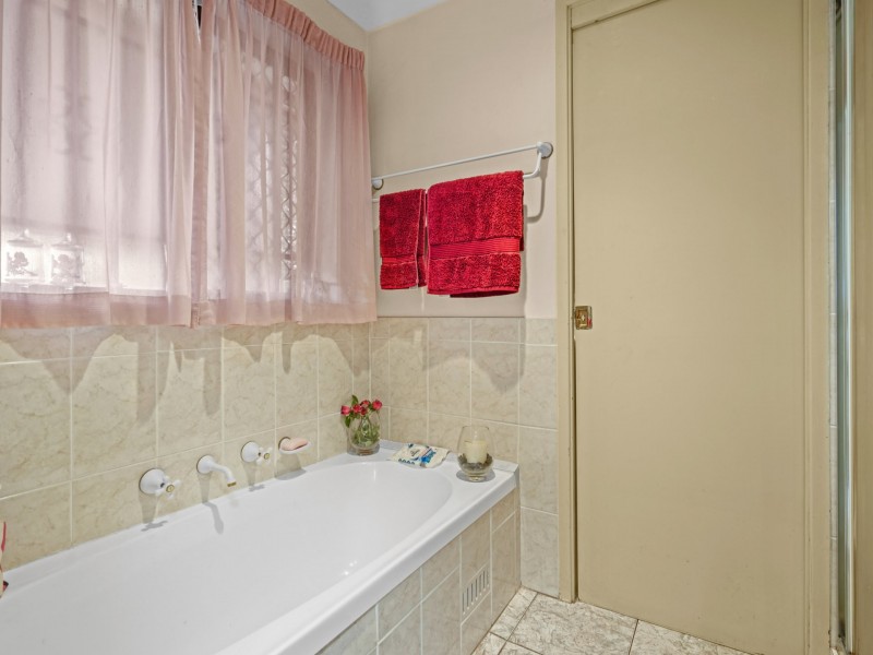 56 Queenscliff Drive, Woodbine NSW 2560