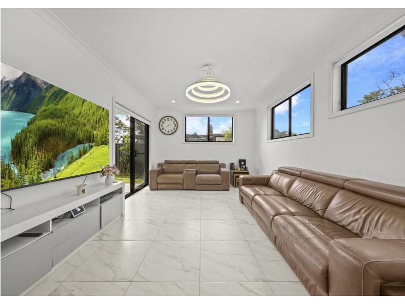 3/8 Durham Street, Minto NSW 2566