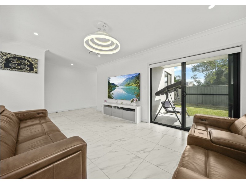 3/8 Durham Street, Minto NSW 2566