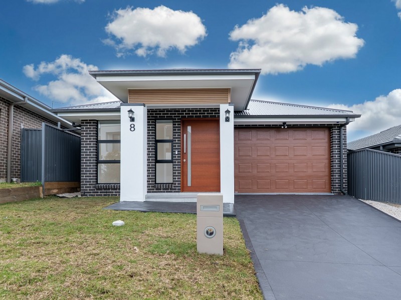 8 Cassio Way, Rosemeadow NSW 2560