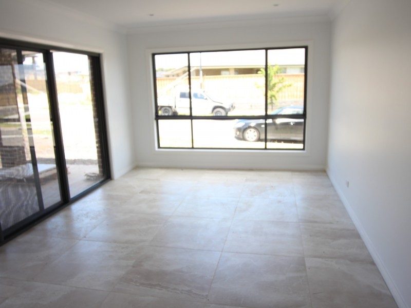 75 Pendergast Ave, Minto NSW 2566