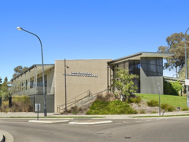 8 Norman Dunlop Crescent, Minto NSW 2566