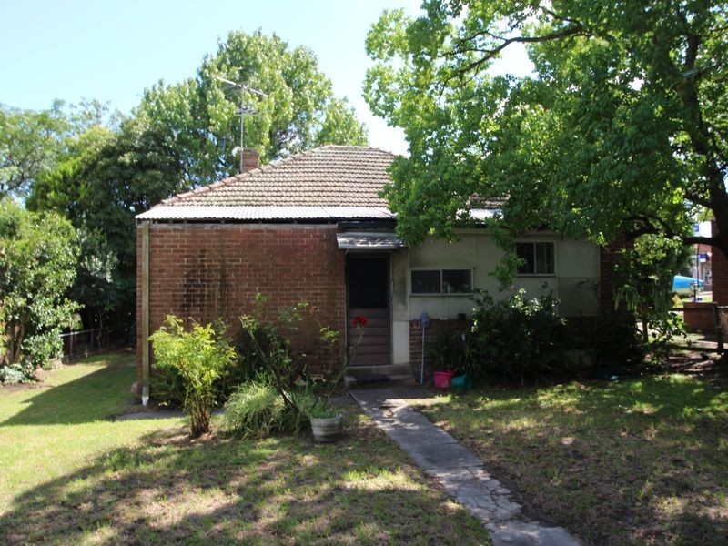27 Saywell Rd, Macquarie Fields NSW 2564