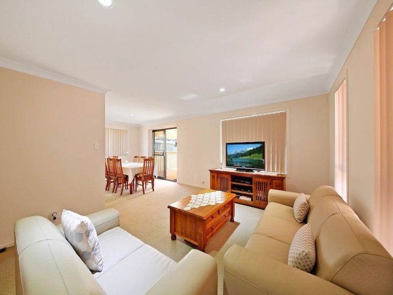 2/39-41 Surrey Street, Minto NSW 2566