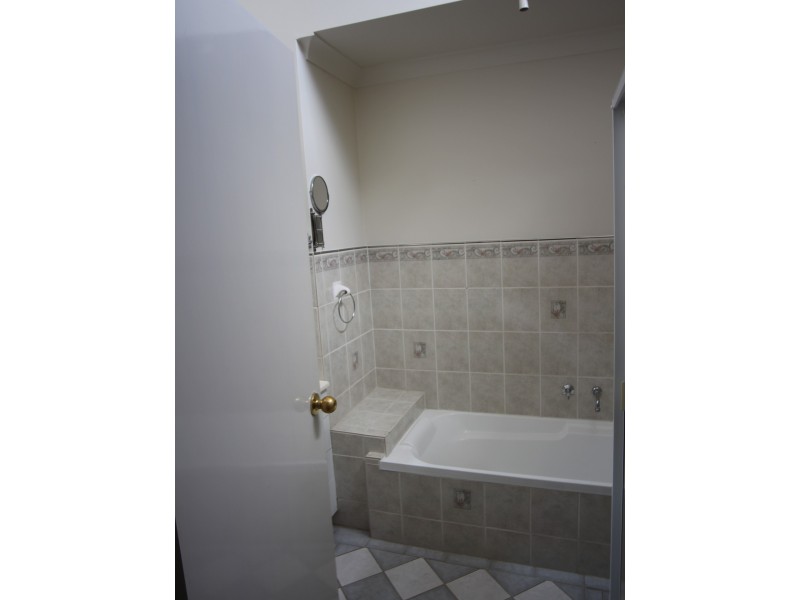 44 Fern Avenue, Bradbury NSW 2560