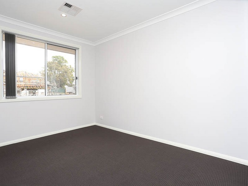 5 Pilot Close, Minto NSW 2566