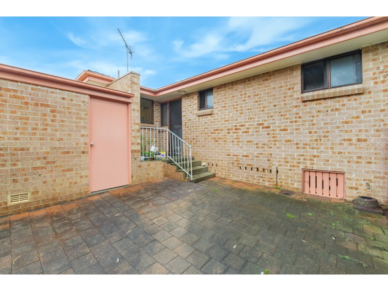 9/65 Fuchsia Crescent, Macquarie Fields NSW 2564