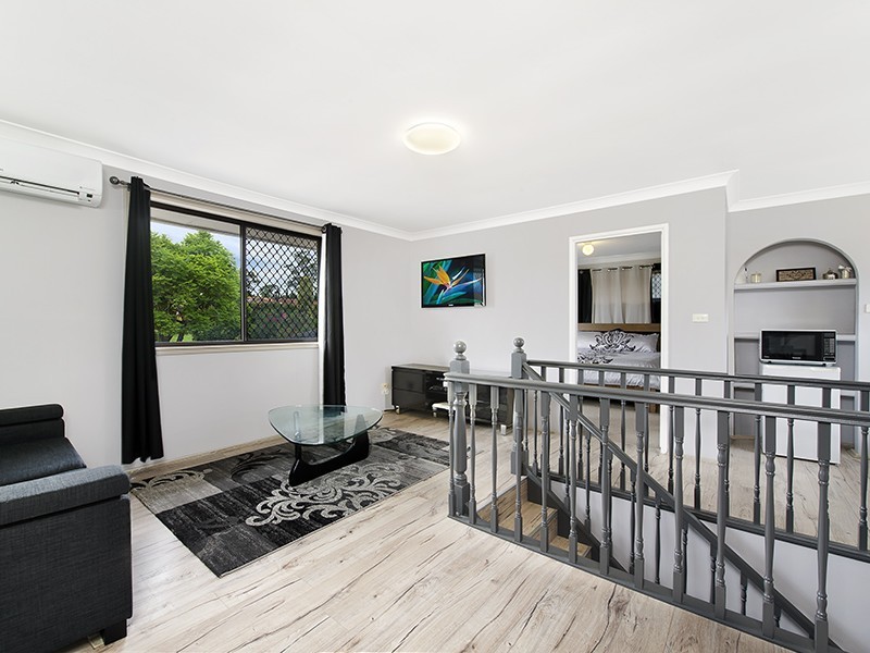 9 Borthwick Street, Minto NSW 2566