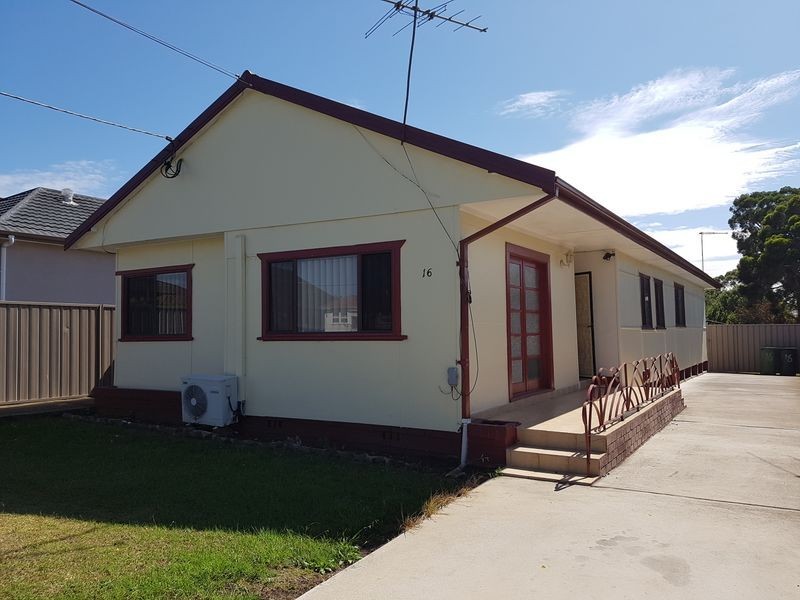 16 Myddleton Avenue, Fairfield NSW 2165