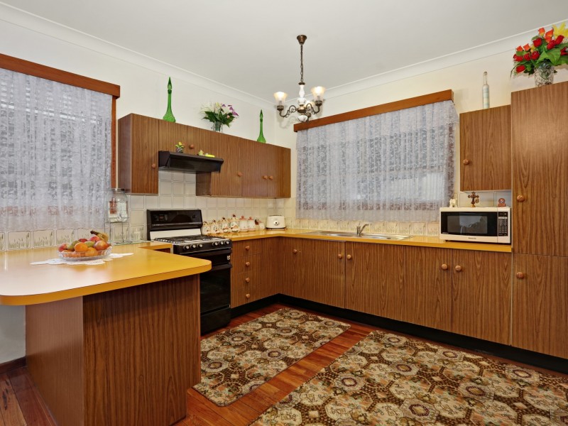 37 Ferndell St, Chester Hill NSW 2162