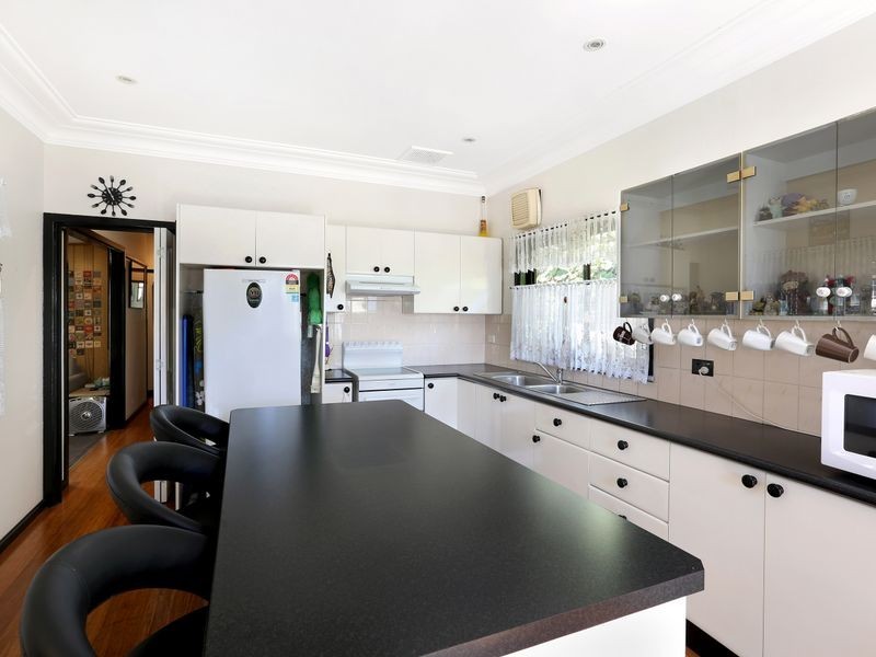 6 Dawn Crescent, Regents Park NSW 2143