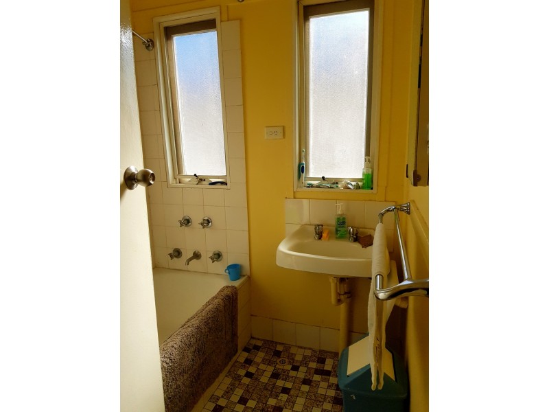 60 Cooper Road, Birrong NSW 2143