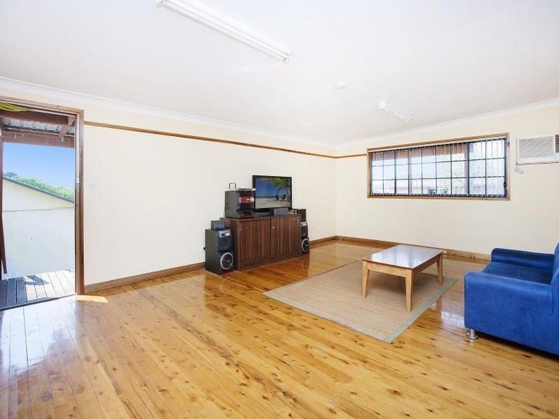 8 Gray Crescent, Yagoona NSW 2199
