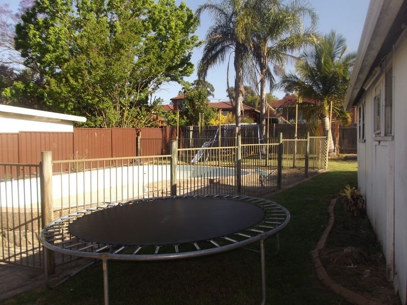 5 Bulwarra Ave, Sefton NSW 2162