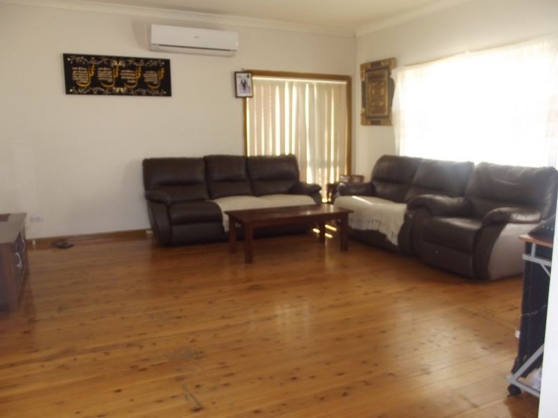 5 Bulwarra Ave, Sefton NSW 2162