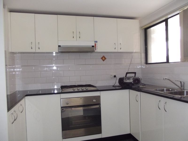 1/1-5 kitchener Avenue, Regents Park NSW 2143