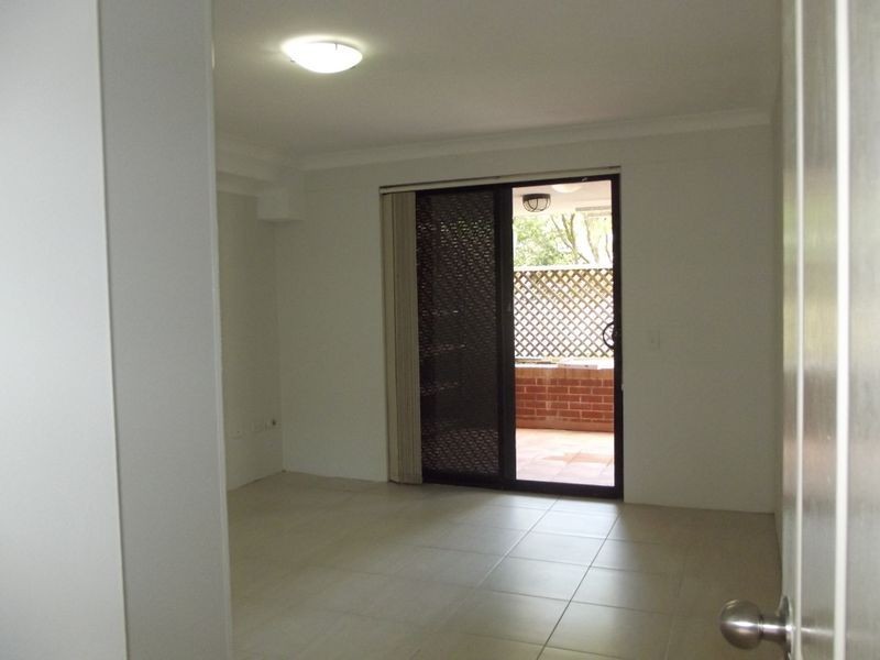 1/1-5 kitchener Avenue, Regents Park NSW 2143