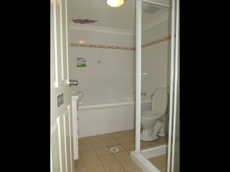 1/1-5 kitchener Avenue, Regents Park NSW 2143