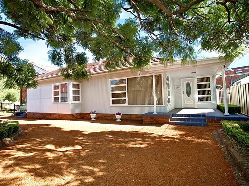 4 Martin Street, Roselands NSW 2196