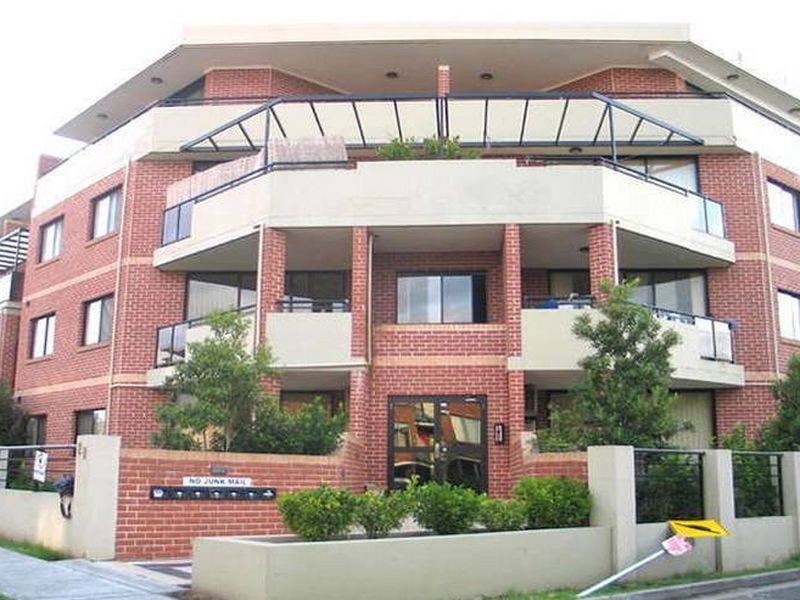 17/2-8 Kitchener, Regents Park NSW 2143