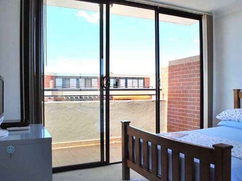 17/2-8 Kitchener, Regents Park NSW 2143