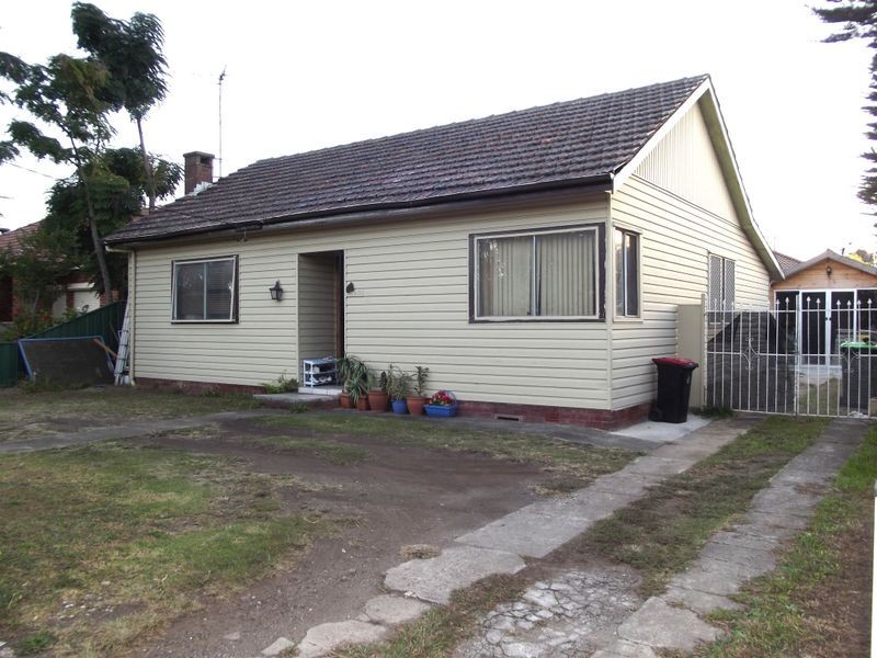 126 Roberts Road, Greenacre NSW 2190