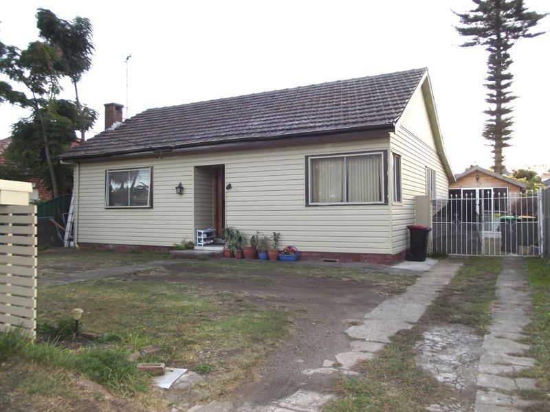 126 Roberts Road, Greenacre NSW 2190